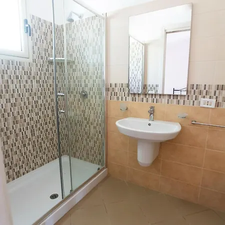 Delfino Aparthotel 3*