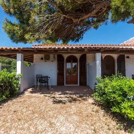 Delfino Aparthotel 3*